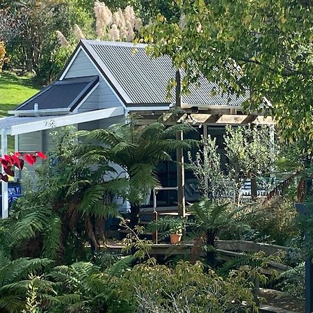 Superb Studio Retreat With Spa, Pool & Bbq Access 왕거누이 외부 사진
