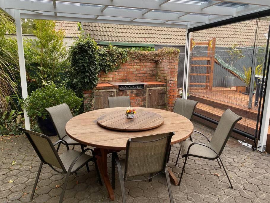 Superb Studio Retreat With Spa, Pool & Bbq Access 왕거누이 외부 사진