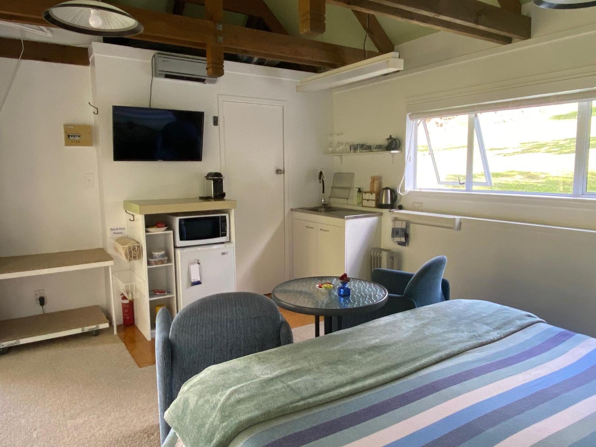 Superb Studio Retreat With Spa, Pool & Bbq Access 왕거누이 외부 사진